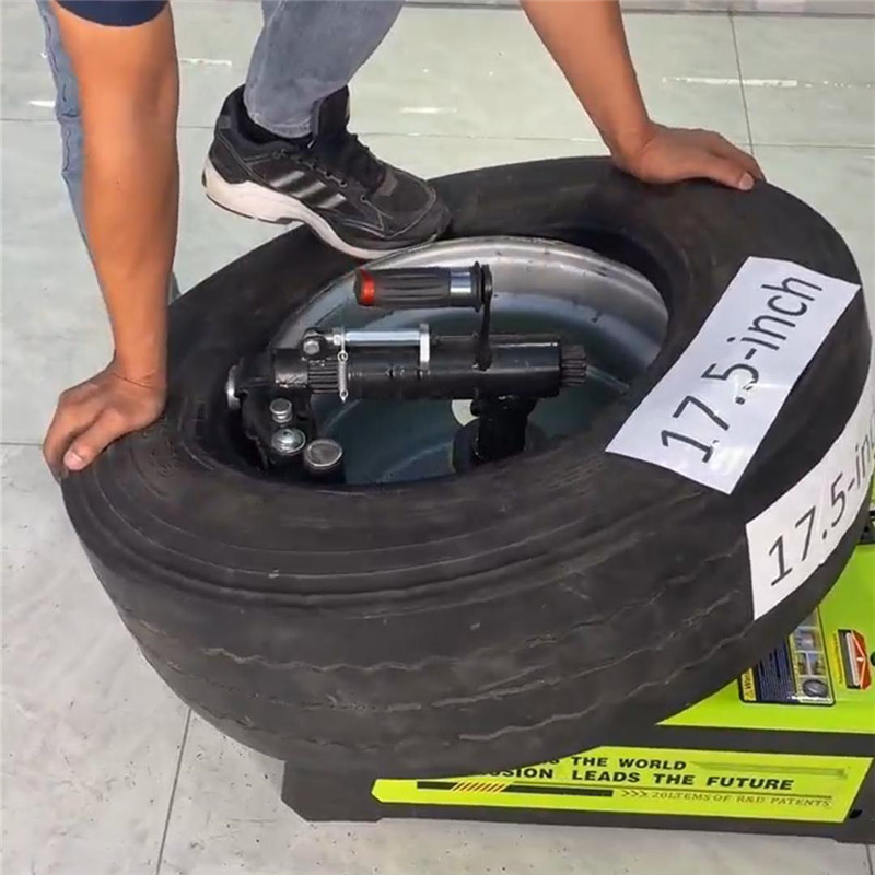 扒胎機(jī)拆裝輪胎前的工具準(zhǔn)備都包含什么